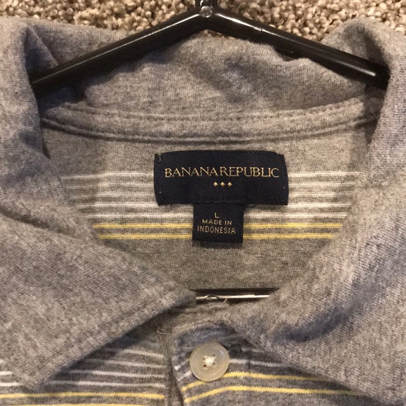 Banana Republic polo. Size large. Gray striped - Picture 2 of 3